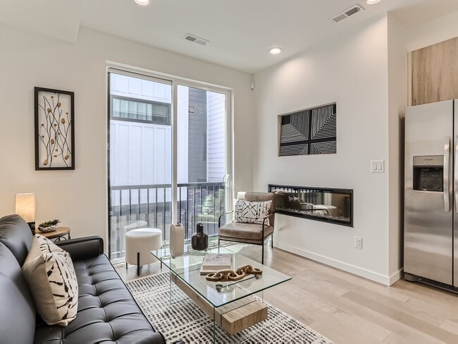 Building Photo - 1920 Hooker St