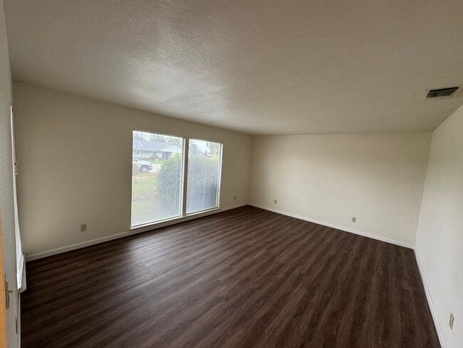 Foto del edificio - Reedley 3 Bedroom House