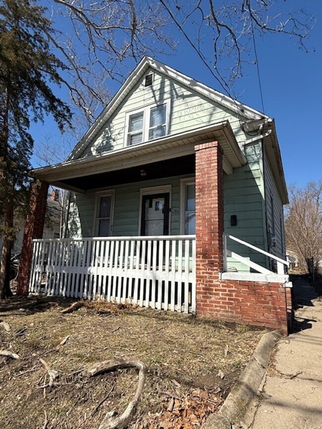 Foto del edificio - House for Rent 3 BR / 1 BA