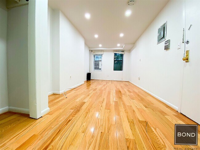 Foto del edificio - 413 E 9th St