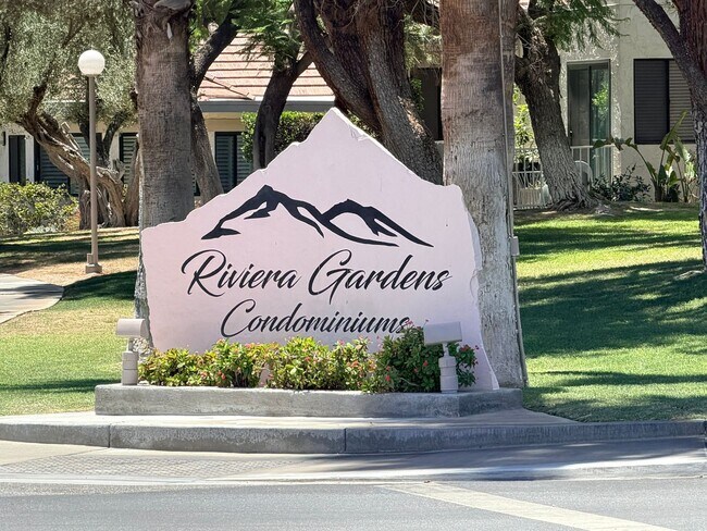 Foto del edificio - Charming One Bedroom Condo At Riviera Gardens.