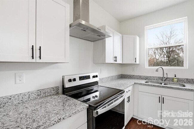 Foto del edificio - 102 Snyder Ct NE