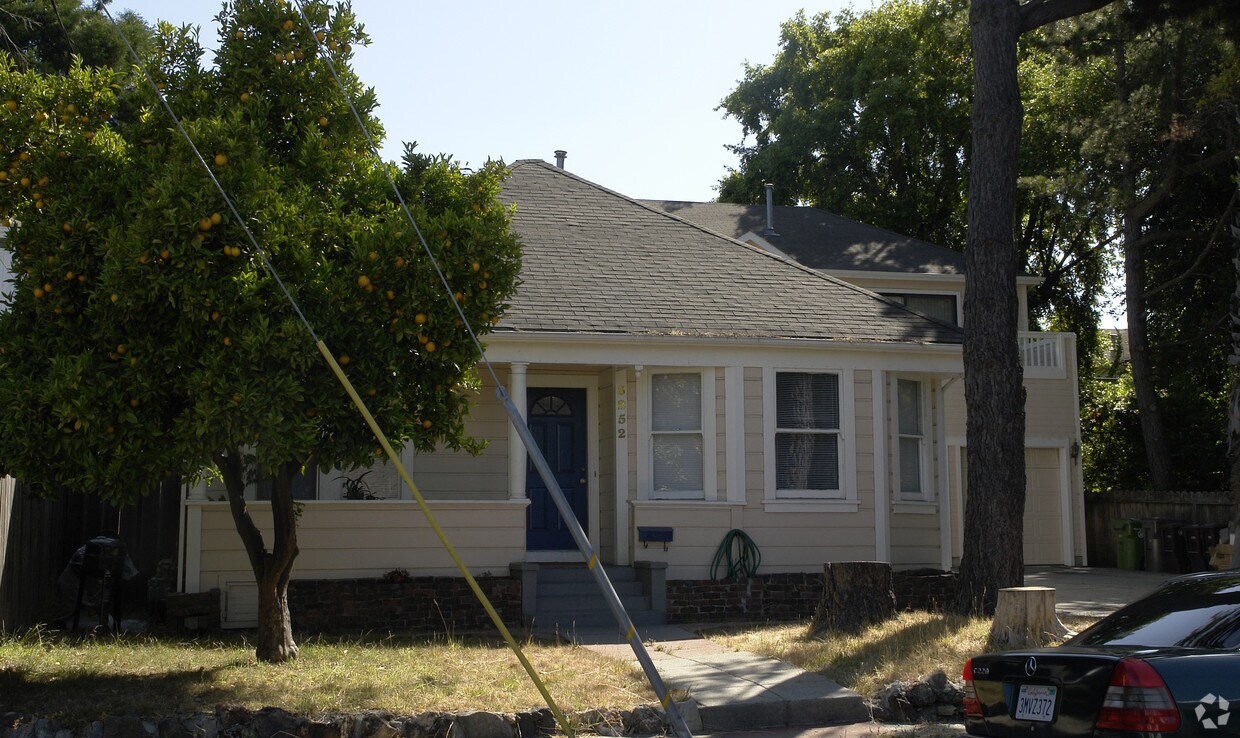 Foto del edificio - 3260 Dakota St