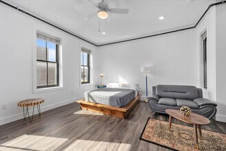 Building Photo - 18 W Elder St