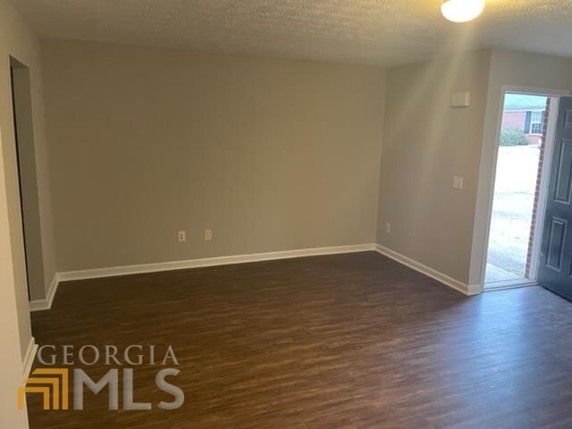 Building Photo - 52 Oak Park Dr