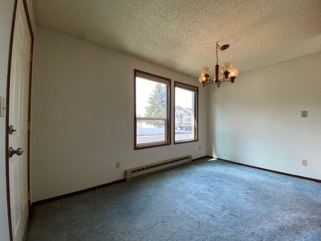 Building Photo - 8705 N Colton St