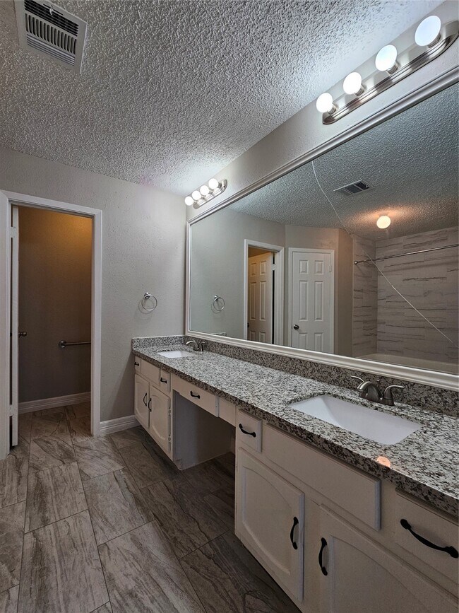 Foto del edificio - 8314 Streamside Dr