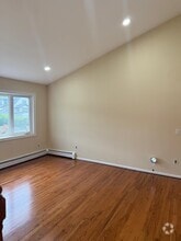 Building Photo - 26 Meadow Ave