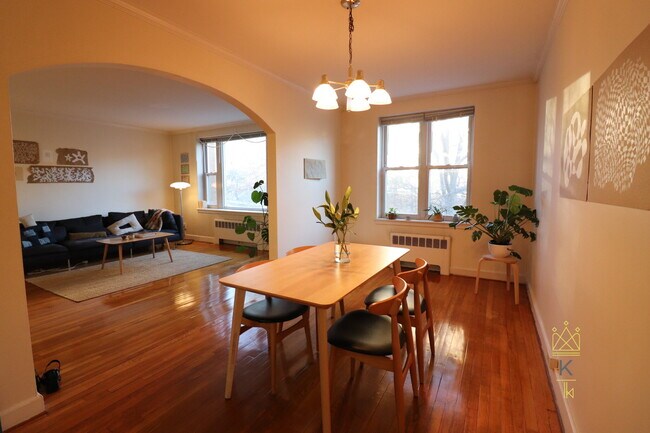 Building Photo - 1527 Beacon St