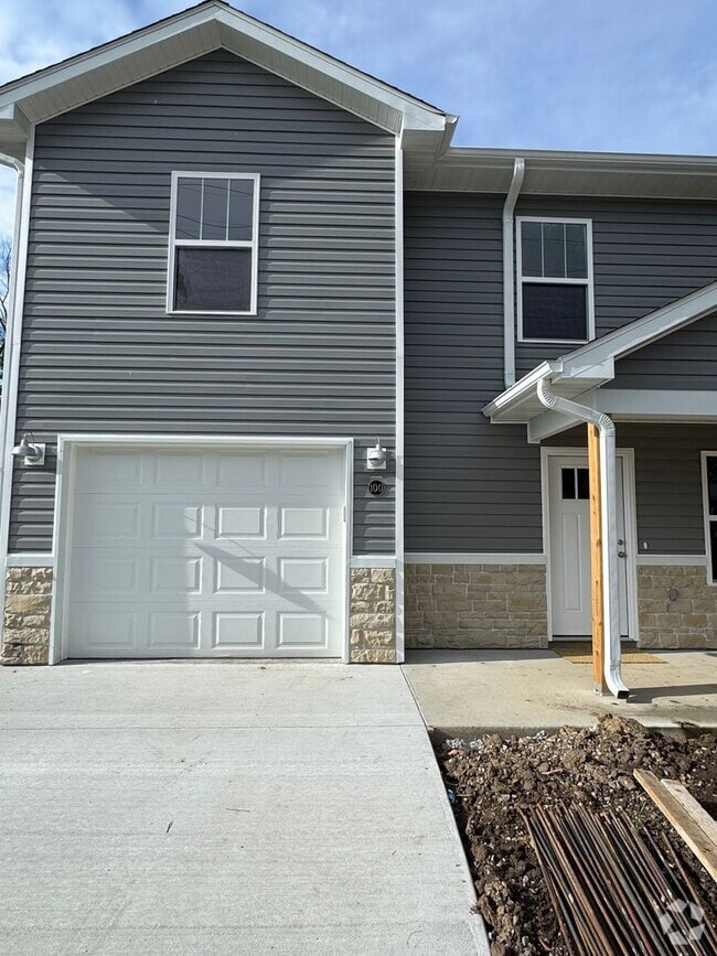 Building Photo - 112 E Forest Ave