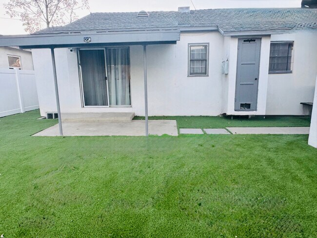 Foto del edificio - 10609 Mountain View Ave