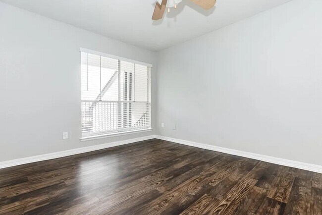 Foto del edificio - 4400 Memorial Dr