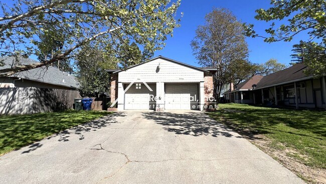 Foto del edificio - Charming Arden Area 2bd/1ba Duplex!