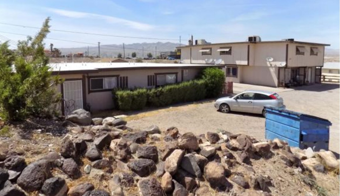 Building Photo - 1567 Sierra Vista Dr