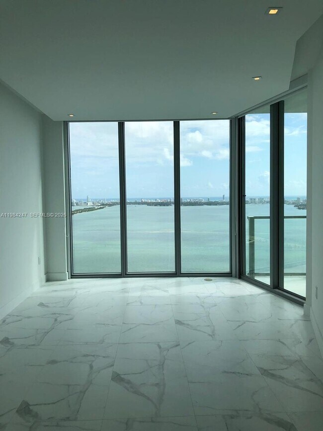 Foto del edificio - 2900 NE 7th Ave