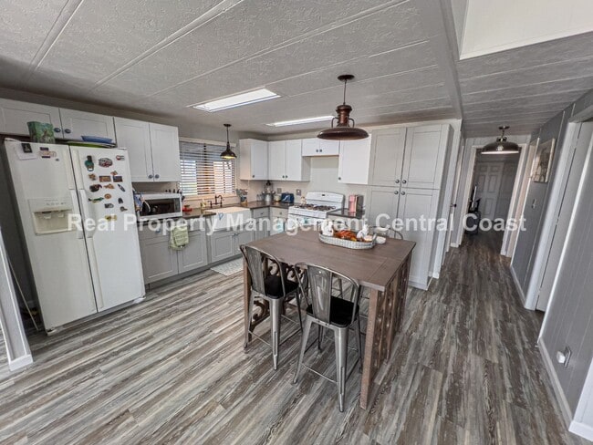 Building Photo - AVAILABLE NOW - Updated Home in 55+ Commun...