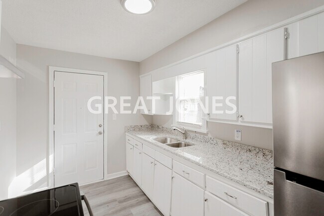 Foto del edificio - 2839 Schaul St