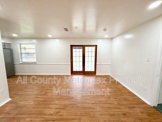 Foto del edificio - 2301 Normandy Dr