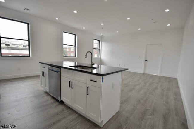 Foto del edificio - 340 Millburn Ave