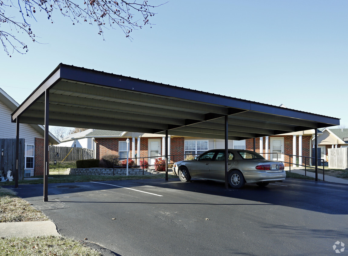 Building Photo - Villas at Forest Park