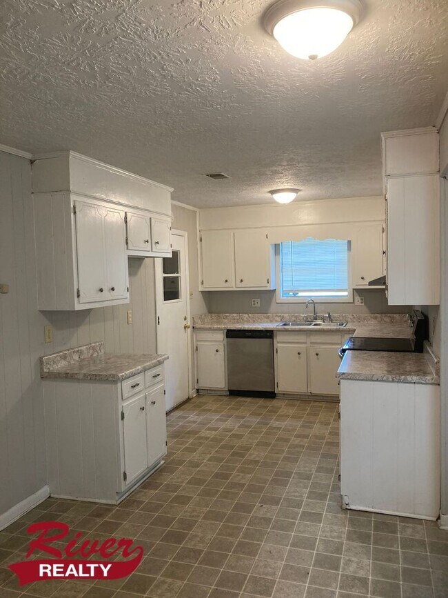 Foto del edificio - 3 Bedroom 2 Bath House with Double Garage ...