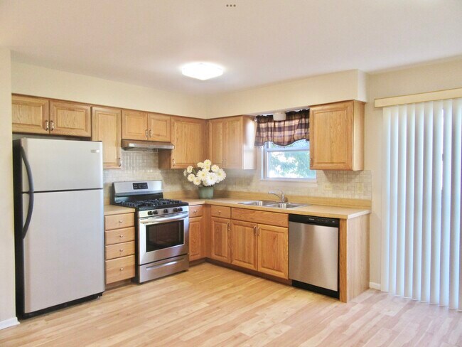 Building Photo - 544 Lasalle Ct