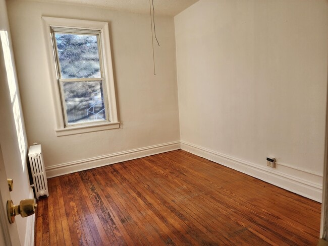 Building Photo - 31 64th St