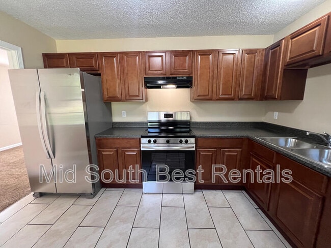 Building Photo - 3250 McKell Dr
