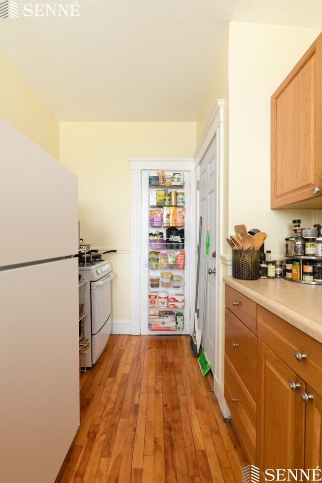 Foto del edificio - 5 Sherborn Ct