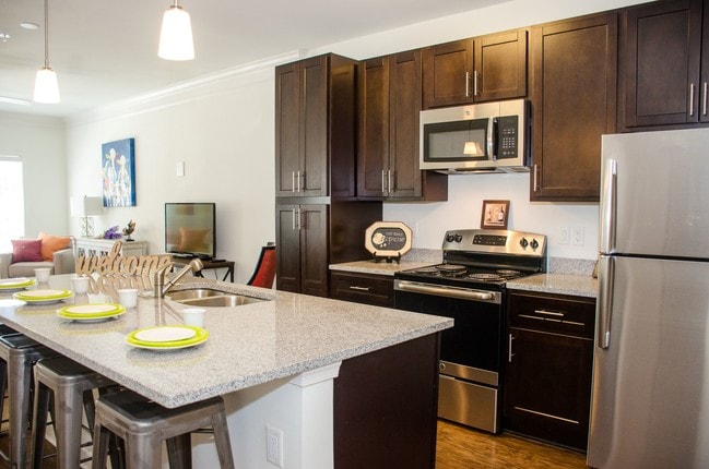 Kitchen - Nest on 17 Apartment Homes