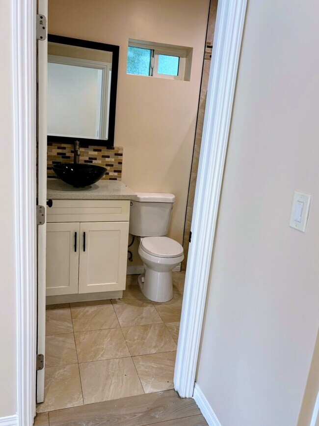 Foto del edificio - 16143 Kittridge St