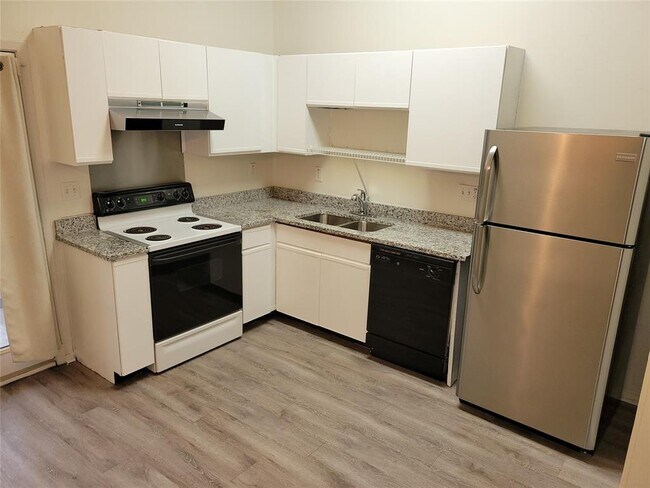 Building Photo - 1015 E Yager Ln