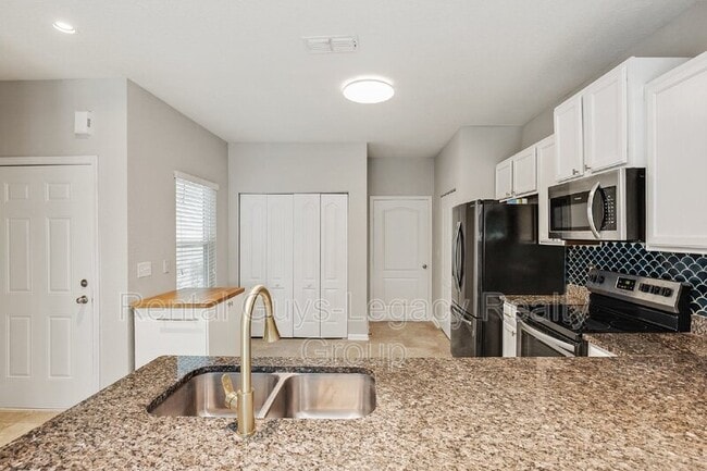 Building Photo - 425 Servia Dr