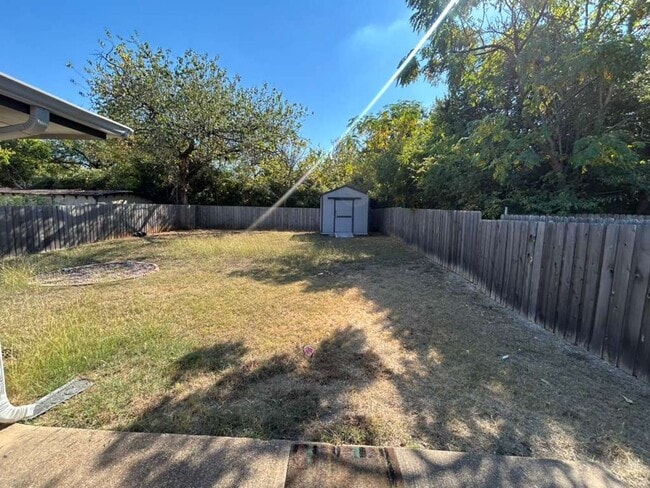 Foto del edificio - 3830 Kiest Knoll Dr