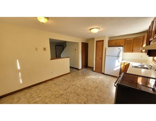 Building Photo - 25 Ruskin St