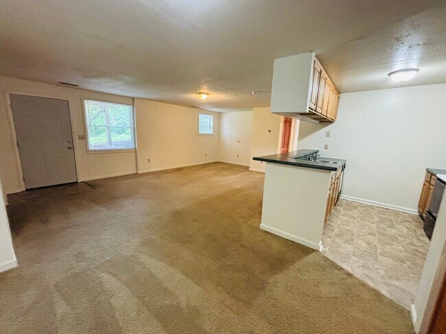 Foto del edificio - 2 Bedroom 1 bath Duplex