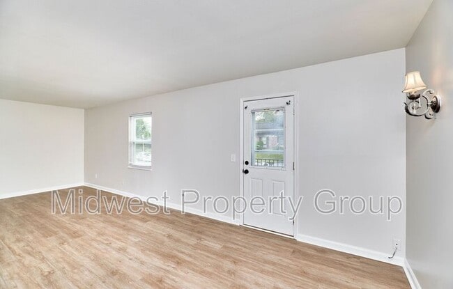 Building Photo - 6681 Chesapeake Dr