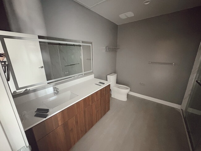 Building Photo - Villas at Valley Glen