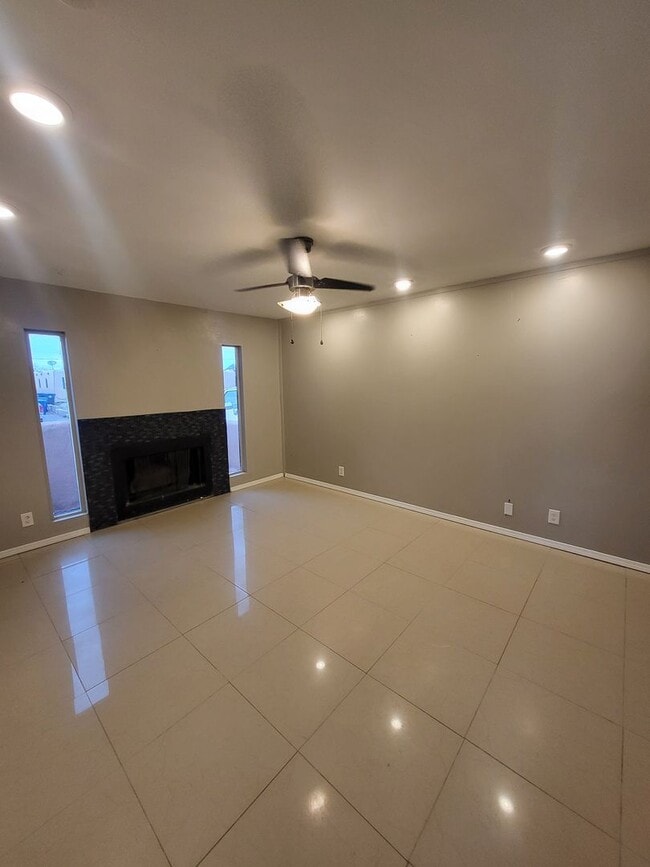 Building Photo - NE 3 Bedroom 2 Bath 1754/sf home