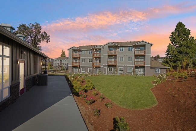 Foto del edificio - LIBERTY CREST APARTMENTS