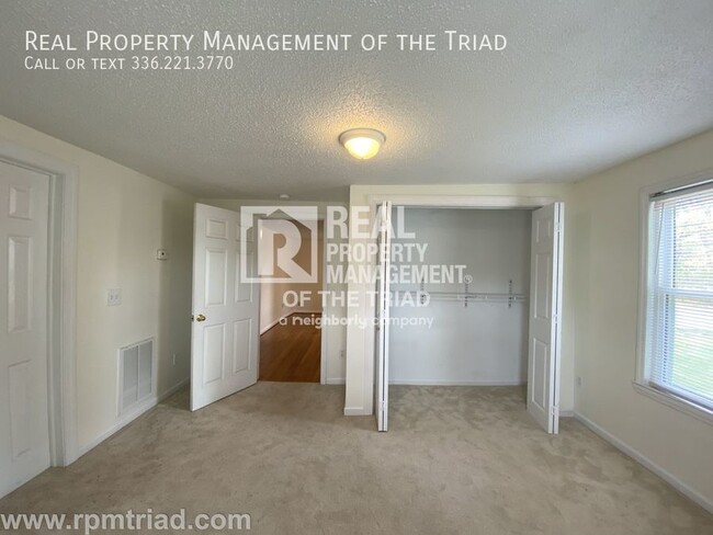 Building Photo - 2BR/1BA W/Loft in Walkertown!