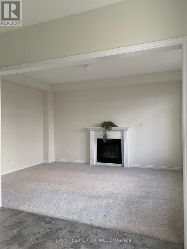 Building Photo - 97 Redmond Cres