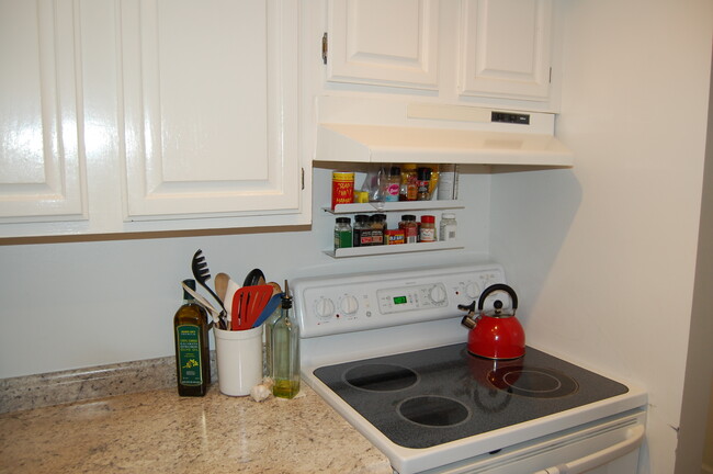 Kitchen - 1068 Paper Mill Ct NW