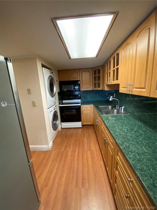 Foto del edificio - 10000 NW 80th Ct