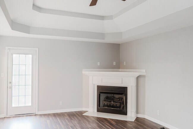 Building Photo - 3 Bedroom 2 Bathroom Home with Bonus Room