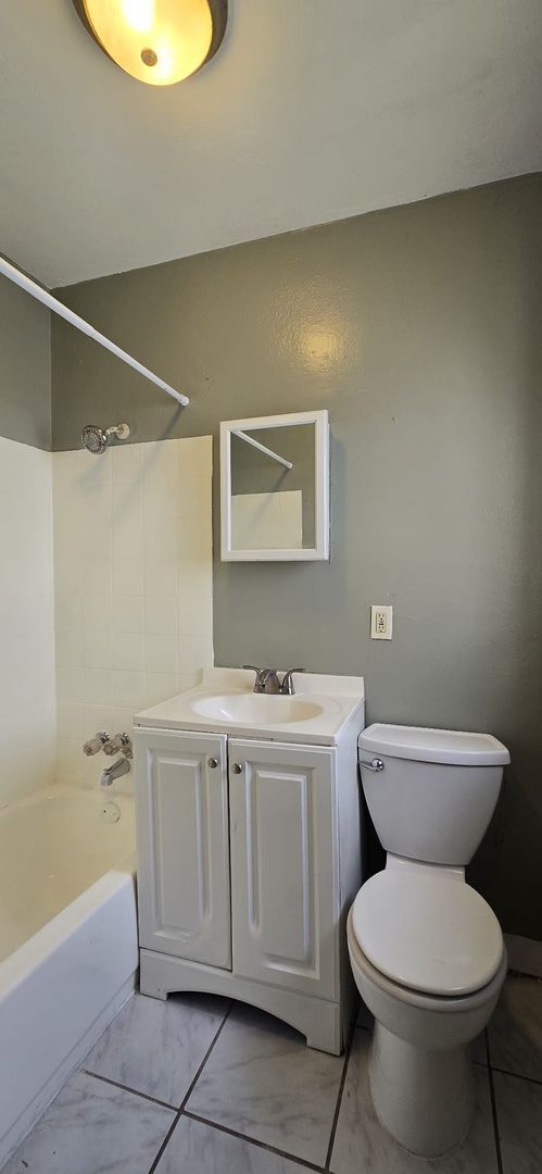 Foto del edificio - Cozy 2 bedroom/1 bathroom Single family home in the heart of Ybor! Apply for FREE This Holiday Se...