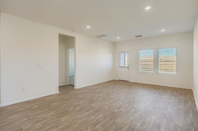 Building Photo - 12112 Douglas Fir Cir