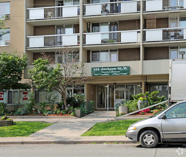 Photo du bâtiment - Gwen Lee