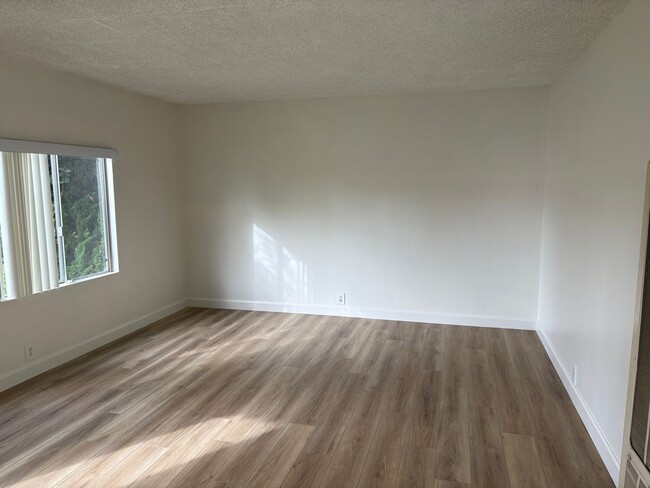 Building Photo - Charming 2bed 1 bath home for rent now. !!!!