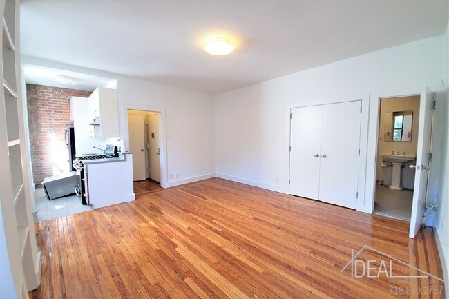 Foto del edificio - 80 Court Street #123R